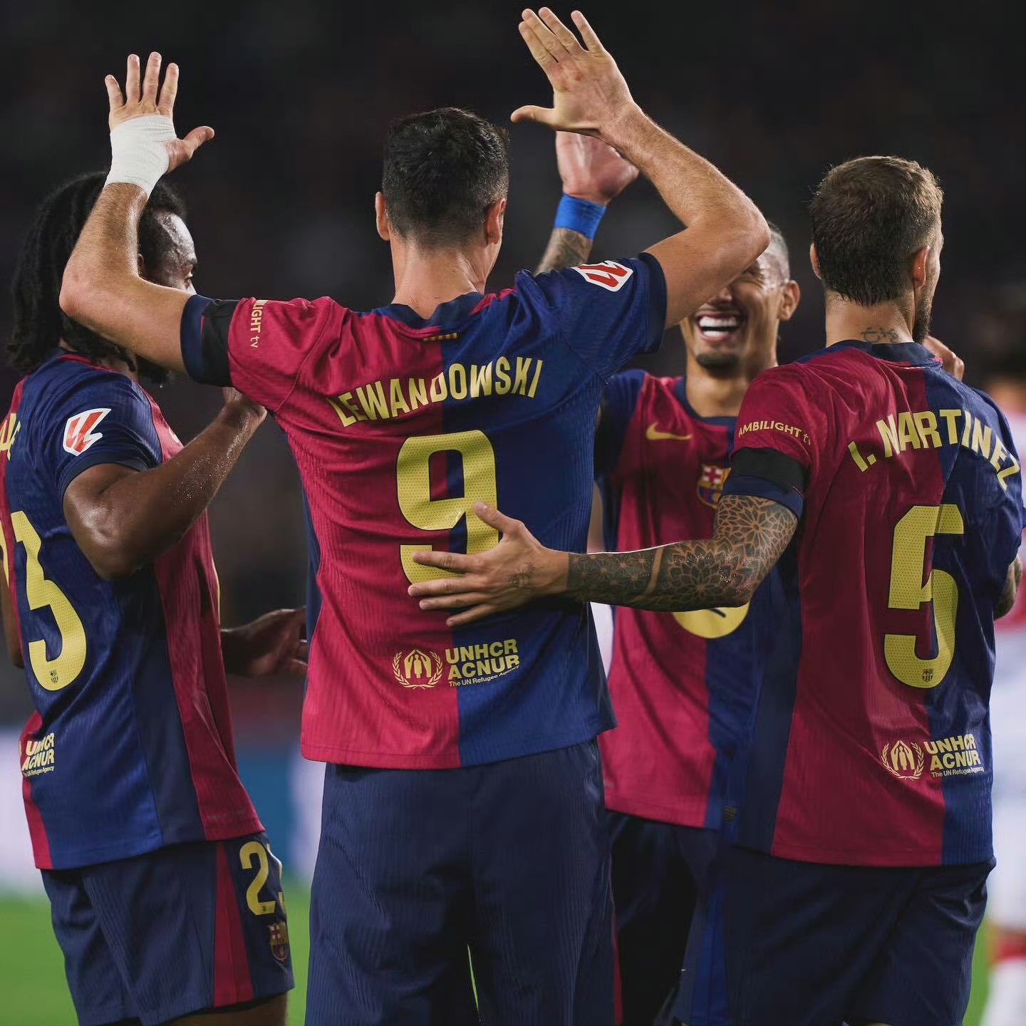 九游网页版入口-足球赛场上发生了惊心动魄的一幕！