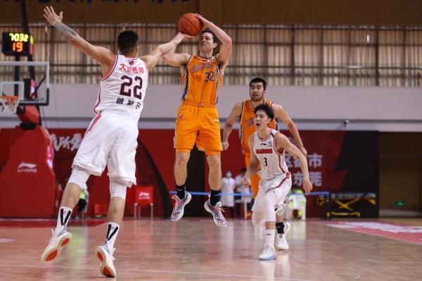 湖南男篮爆冷取胜,豪取四连胜 湖南男篮爆冷取胜,豪取四连胜