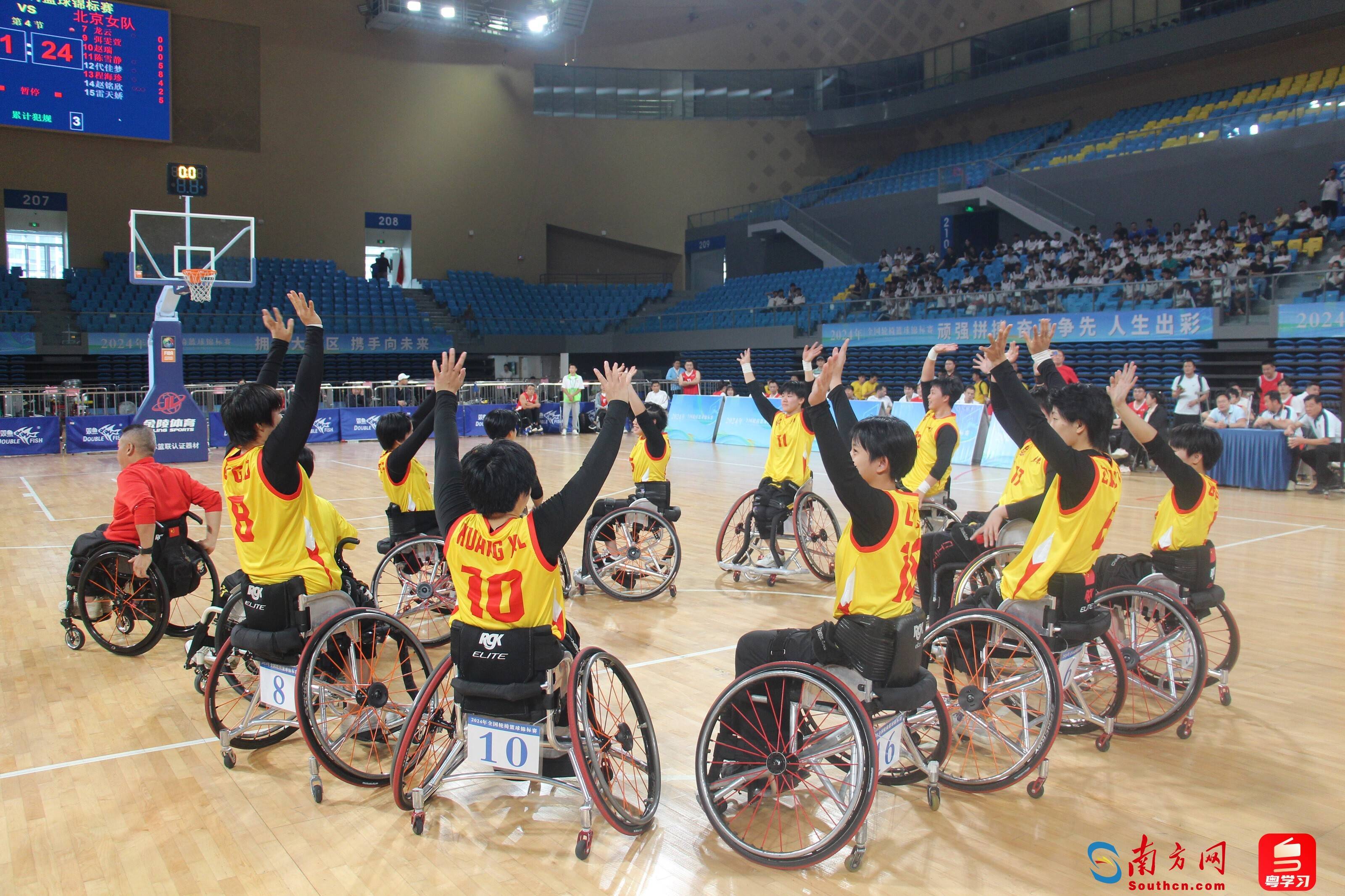 欧洲代表队在轮椅篮球比赛中获胜